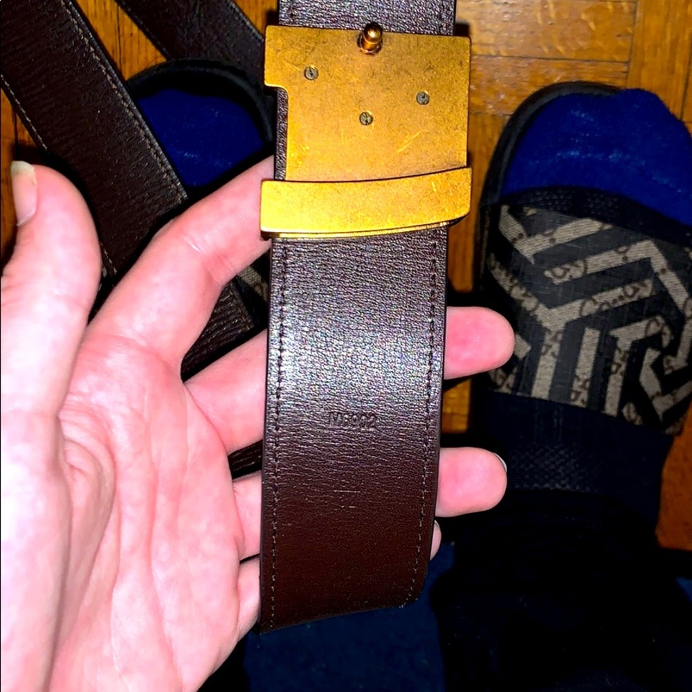 Louis Vuitton Utah leather size 32